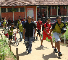 Col�gio Estadual Jo�o Barbosa Reis: 19 salas de aulas e 1850 estudantes em tr�s turnos